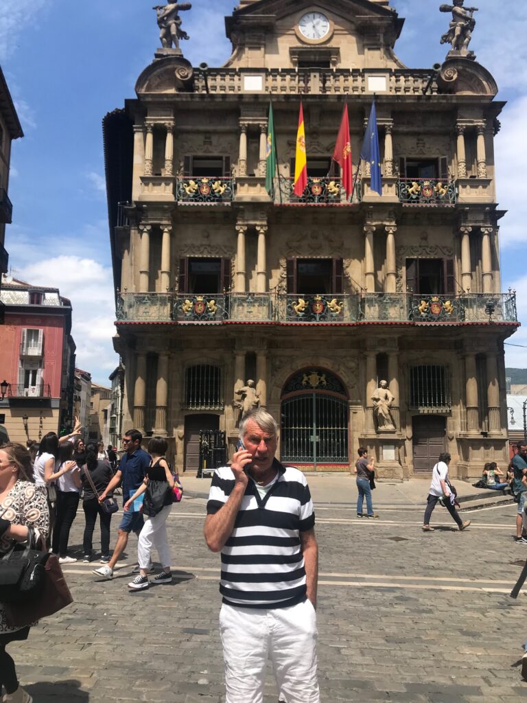 Lars Asklund reporting his arrival in Pamplona