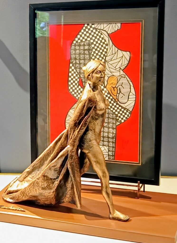 Tanya Lee Art Exhibition with the sculpture of Brando Cedeño